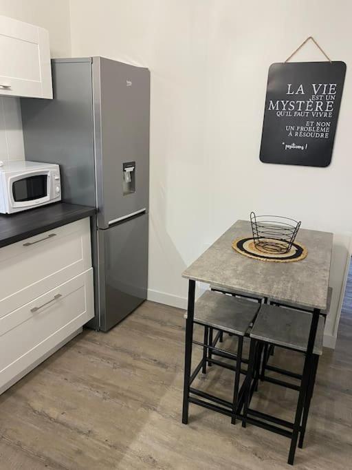 Super Appartement T3 Proche Gare Sens Exteriör bild